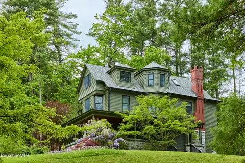 3 Berkshire Heights Rd, Great Barrington, MA 01230
