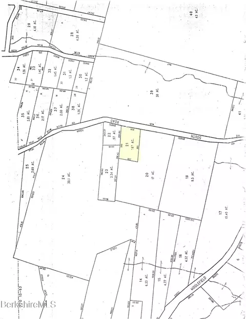 40 S Road Ext, Peru, MA 01235