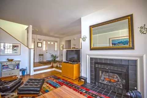 1136 Barker Rd #48, Pittsfield, MA 01201