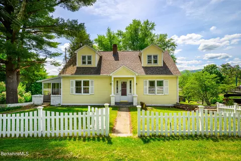 965 N Hoosac Rd, Williamstown, MA 01267
