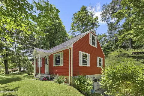 35 Mccauley Ln, Williamstown, MA 01267