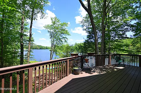 687 Seneca Dr, Becket, MA 01223