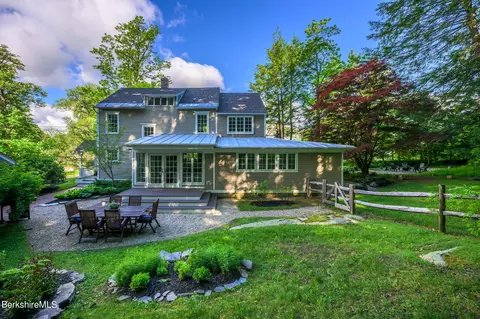 1 Laurel Ln, Stockbridge, MA 01262