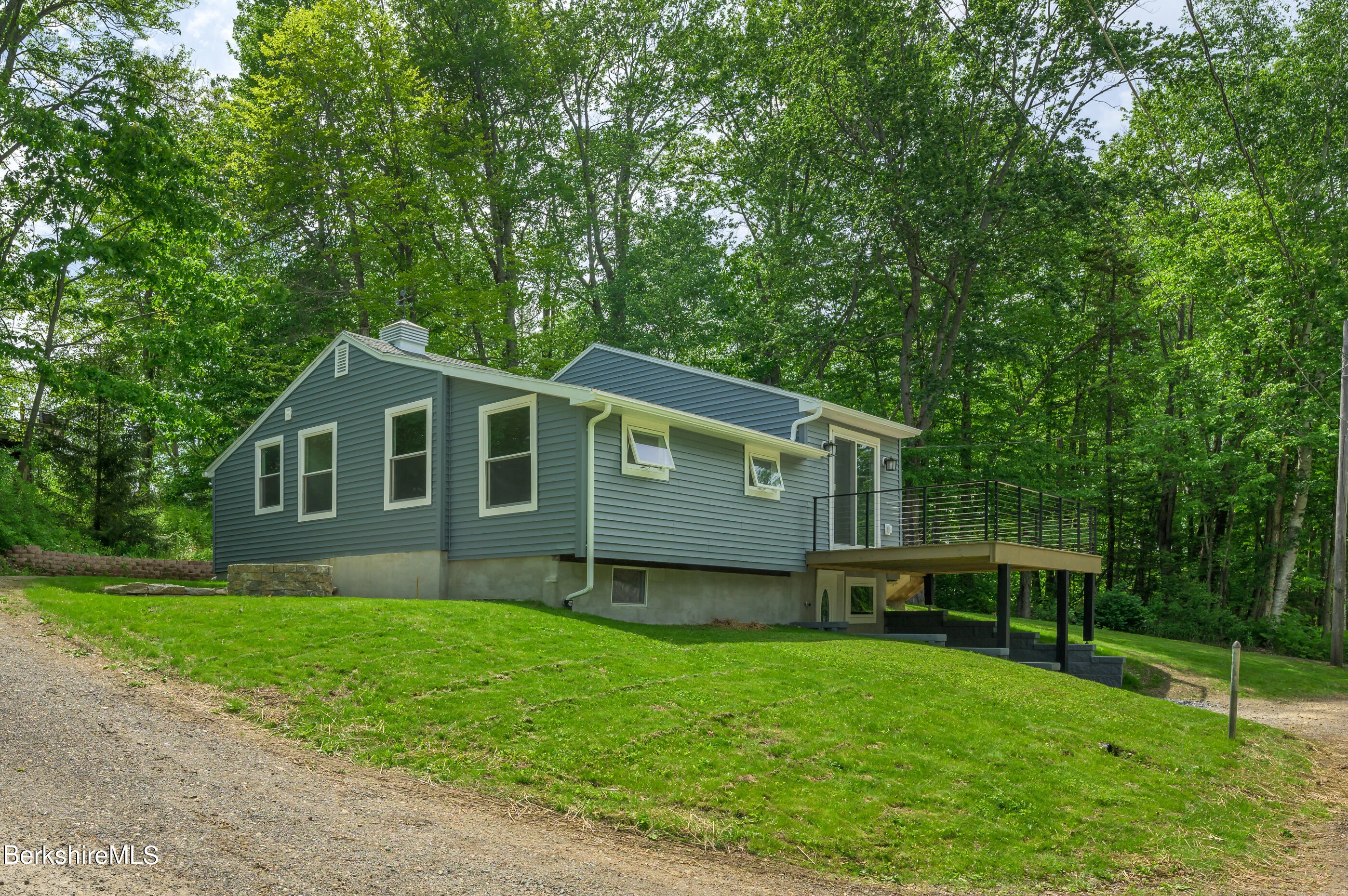 121 CALVIN RD  