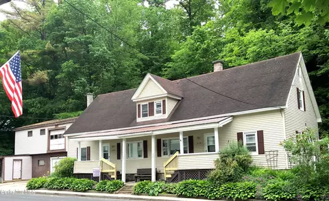 318-320 Beaver St, North Adams, MA 01247
