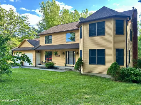 39 Tamie Way, Pittsfield, MA 01201