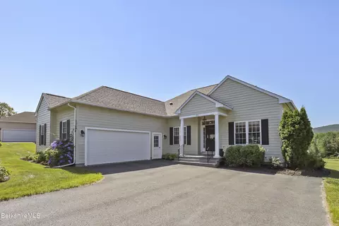 290 Red Barn Rd, Dalton, MA 01226