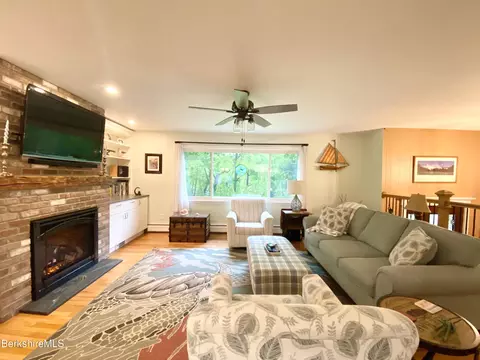 4 Devonshire Dr, Cheshire, MA 01225 photo 5
