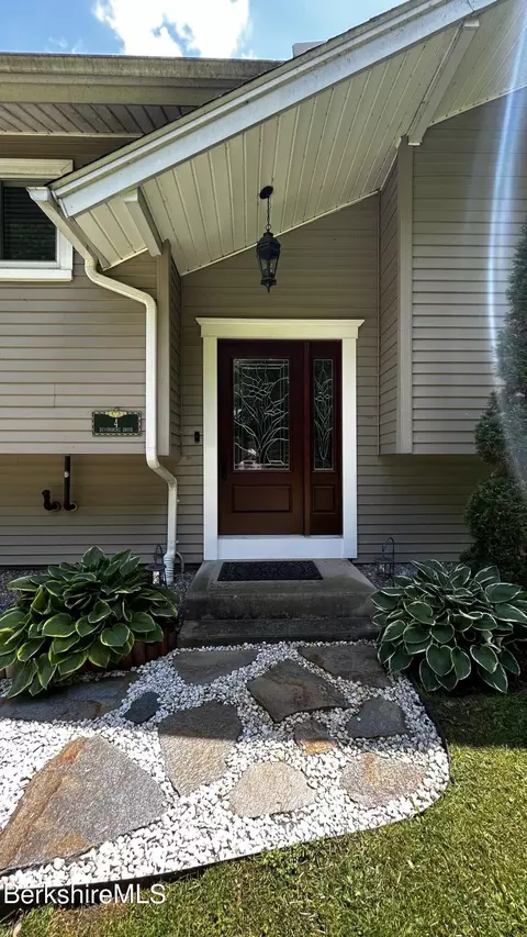 4 Devonshire Dr, Cheshire, MA 01225 photo 2