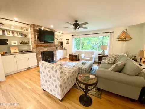 4 Devonshire Dr, Cheshire, MA 01225 photo 6