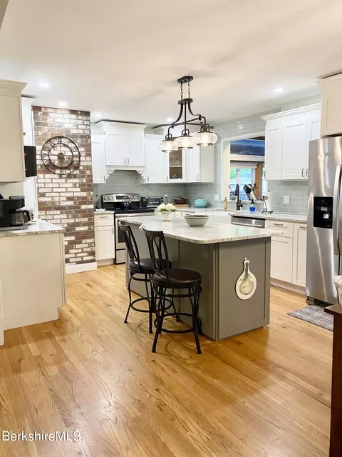 4 Devonshire Dr, Cheshire, MA 01225 photo 9