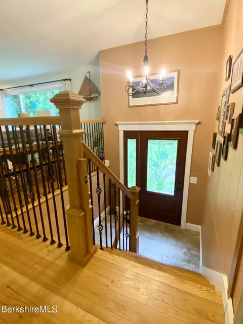4 Devonshire Dr, Cheshire, MA 01225 photo 3