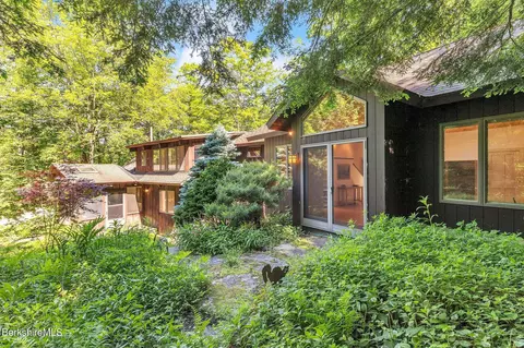 21 S Sandisfield Rd, Sandisfield, MA 01255