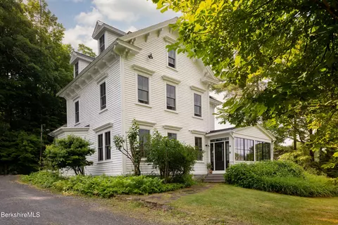 2 Laurel Ln, Stockbridge, MA 01262