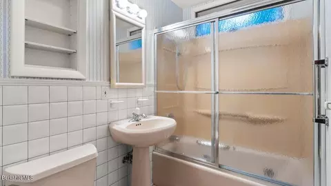 Bath - 335 Main Rd, Monterey, MA 01245 photo 1 of 1