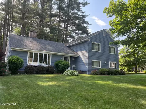 90 Sherwood Dr, Pittsfield, MA 01201
