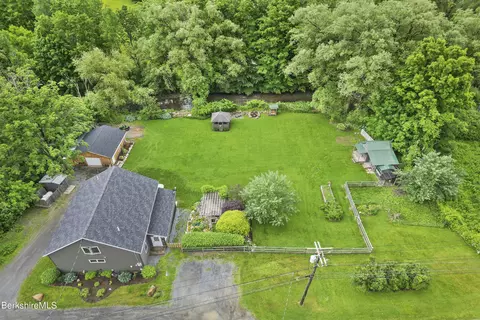 162-164 Main St, Hancock, MA 01237