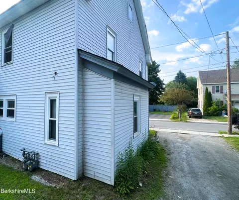 17-23 Danforth Ave, Pittsfield, MA 01201 photo 12
