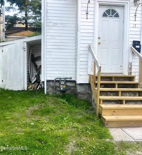 17-23 Danforth Ave, Pittsfield, MA 01201 photo 8