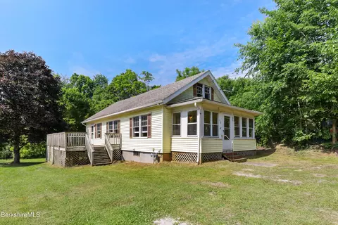 175 Lakeway Dr, Pittsfield, MA 01201