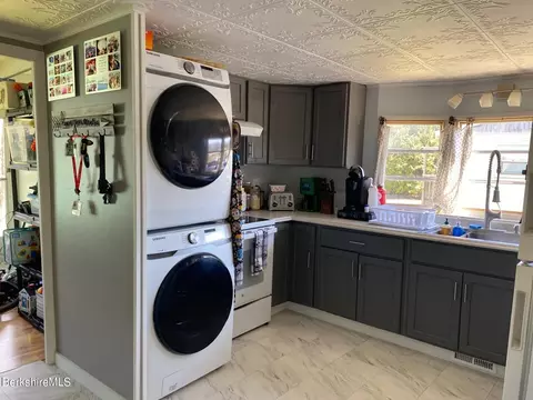 8 5th Ave, Cheshire, MA 01225 photo 4