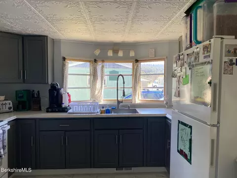 8 5th Ave, Cheshire, MA 01225 photo 2