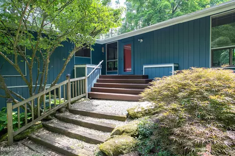 395 N Undermountain Rd, Sheffield, MA 01257