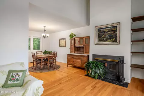 Dining - 29 Thistle Path, Williamstown, MA 01267 photo 2 of 5