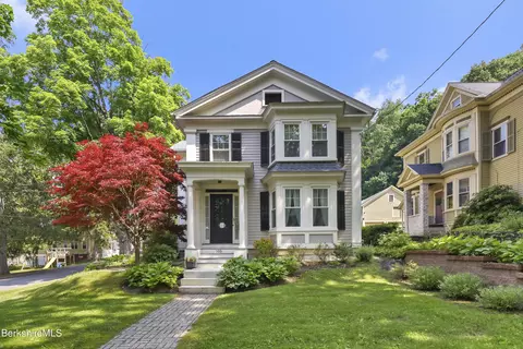 105 Franklin St, Lee, MA 01238