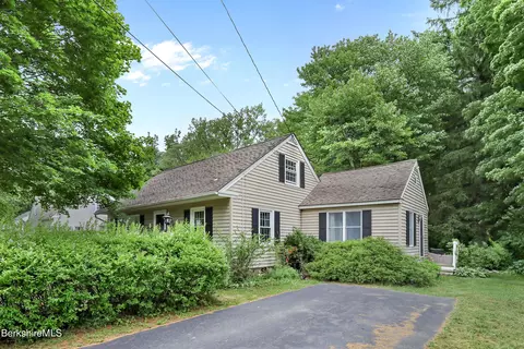 38 Claremont St, Pittsfield, MA 01201