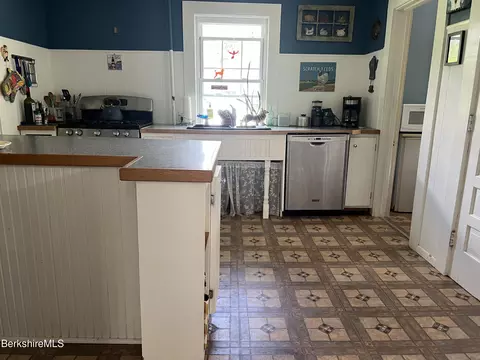 415 Fairview St, Lee, MA 01238 photo 18