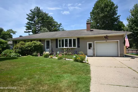219 Mcintosh Dr, Pittsfield, MA 01201