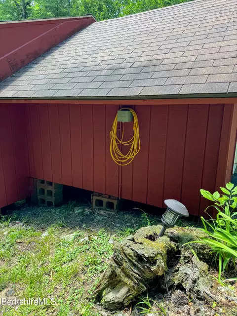 Exterior - 1555 Bush Rd, Windsor, MA 01270 photo 4 of 6