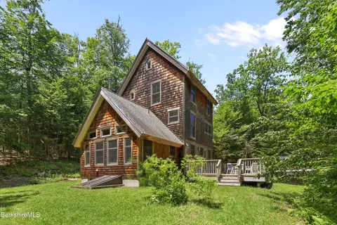 606 Leonhardt Rd, Becket, MA 01223