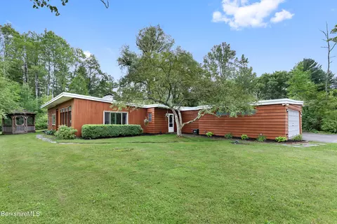 145 E New Lenox Rd, Pittsfield, MA 01201