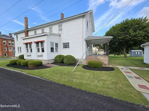 5 Dean St, Cheshire, MA 01225
