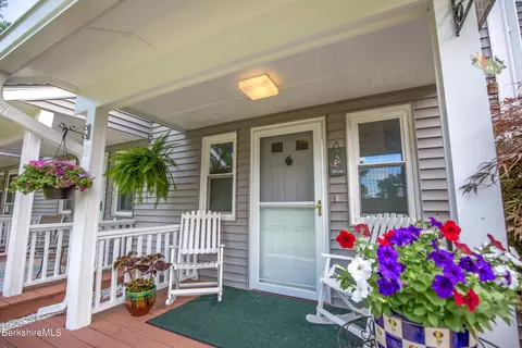 880 East St #100D, Lee, MA 01238
