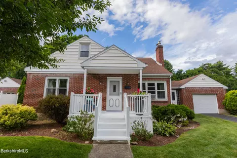 107 Sampson Pkwy, Pittsfield, MA 01201