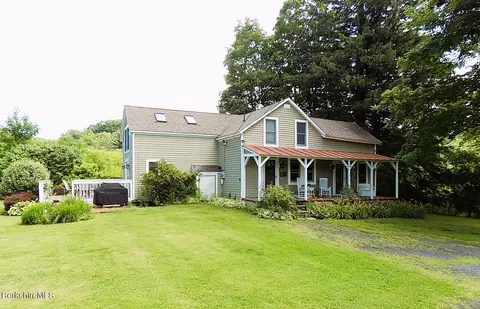 20 Moscow Rd, West Stockbridge, MA 01266