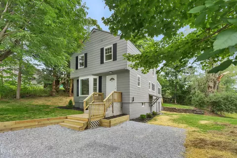 125 Commonwealth Ave, Hinsdale, MA 01235