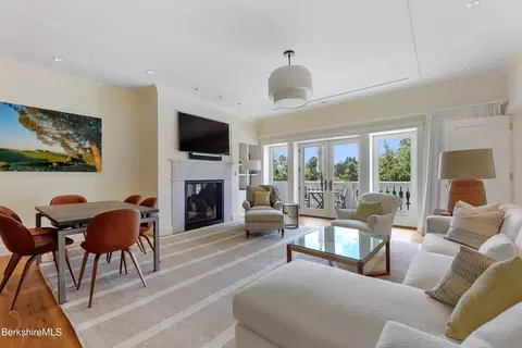 165 Kemble St #15, Lenox, MA 01240