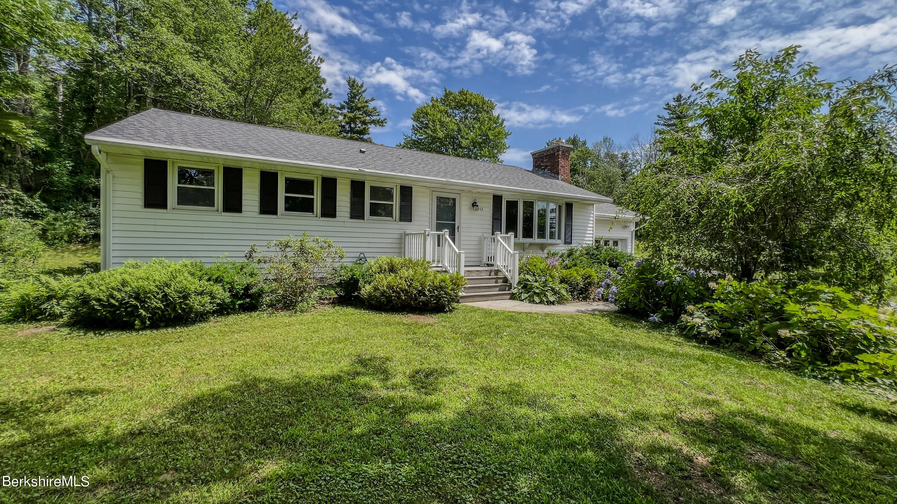1242 Main St  