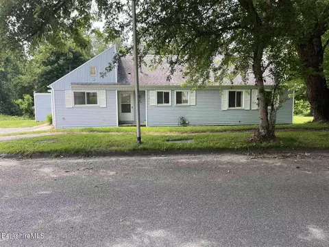31 Bossidy Dr, Pittsfield, MA 01201
