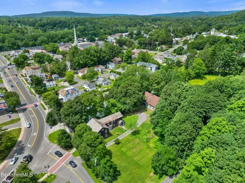 2 Park St, Lee, MA 01238
