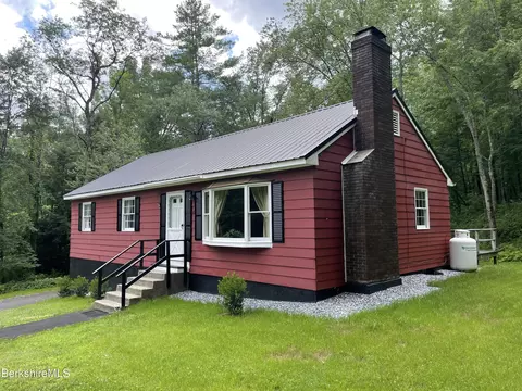 16 Swamp Rd, Lanesborough, MA 01237