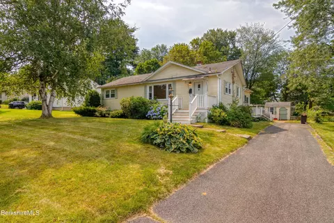 12 Hopewell Dr, Pittsfield, MA 01201