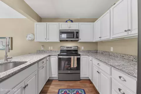 37 Corey Rd, Hancock, MA 01237 photo 1