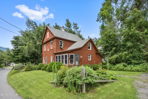 90 E Hoosac St, Adams, MA 01220 photo 2