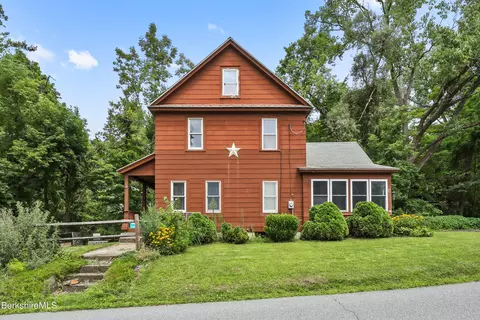 90 E Hoosac St, Adams, MA 01220