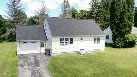 28 Anita Dr, Pittsfield, MA 01201